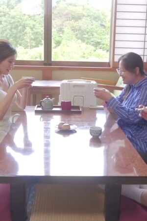 Julia, CJOD-457: Thân hình J-cup dồn dập, va chạm kịch liệt suối nóng.