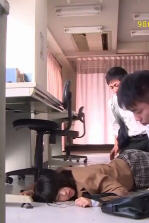 Yui Azuchi MIDE-104: Va chạm mãnh liệt, dồn dập không ngừng